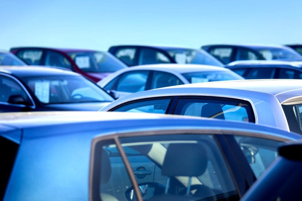 Carro rebaixado pode virar roubada, com perda de garantia, retenção e multa