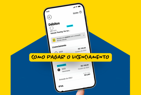 Tela de smartphone exibindo aplicativo com débitos veiculares e valor do licenciamento 2025, sobre fundo azul e amarelo, com destaque para a frase "Como pagar o licenciamento", indicando instruções digitais de pagamento.