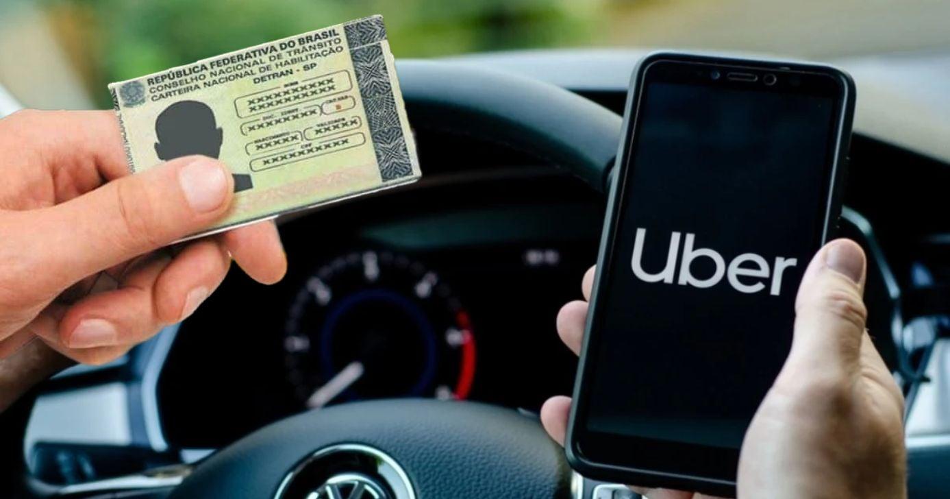 Motorista segura a CNH dentro do carro, representando a exigência da observação EAR para trabalhar como motorista de aplicativo.